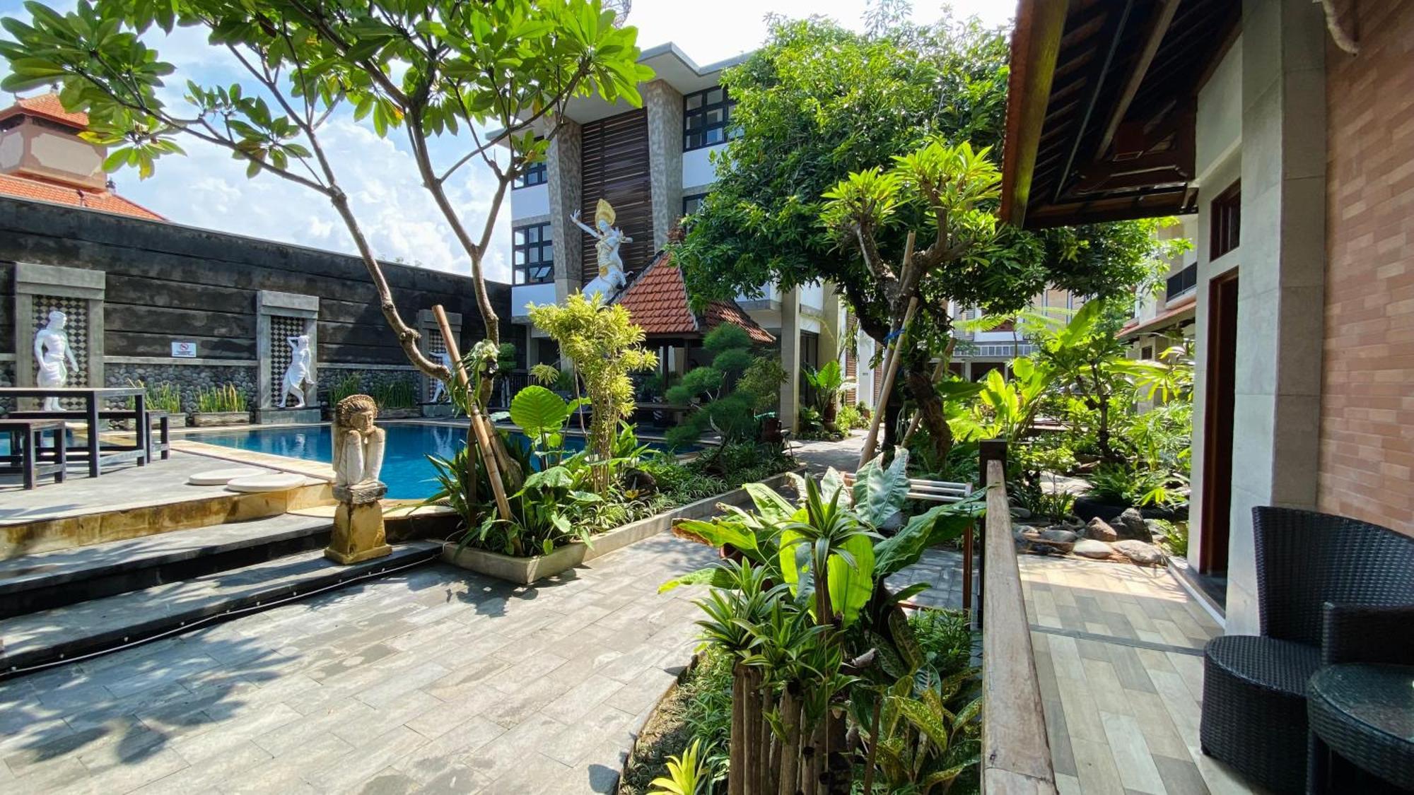 Sandat Hotel Legian Екстер'єр фото